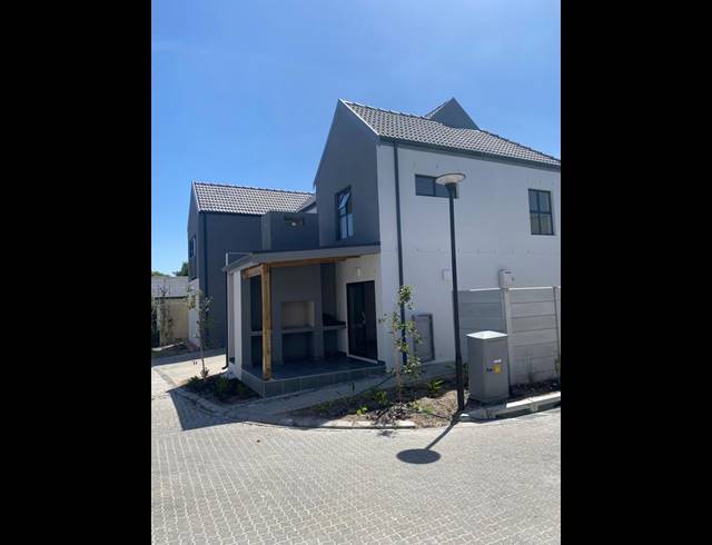 3 BEDROOM HOUSE FOR SALE IN SILVER OAKS